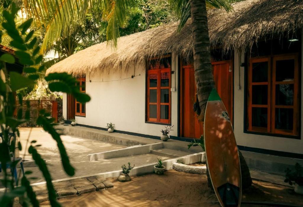 Surfing Lion Hostel Arugam Bay Exterior foto