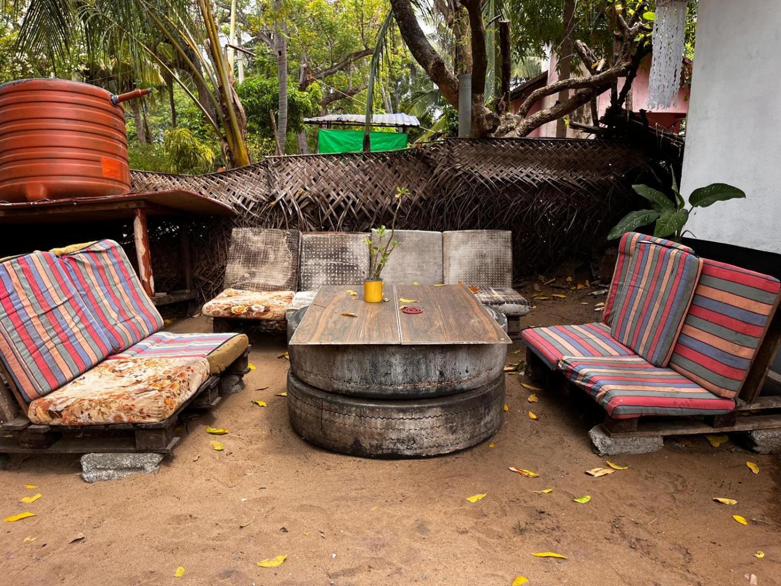 Surfing Lion Hostel Arugam Bay Exterior foto